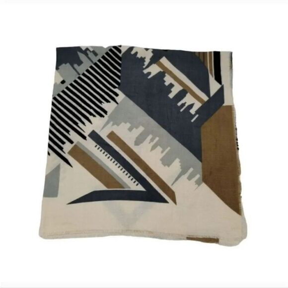NEW City Skyline Womens Oversized Blanket Scarf in Neutral - Picture 7 of 12